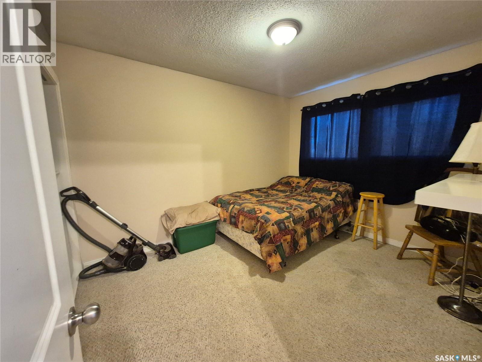 1118 Park Avenue, Weyburn, SK - Indoor Photo Showing Bedroom