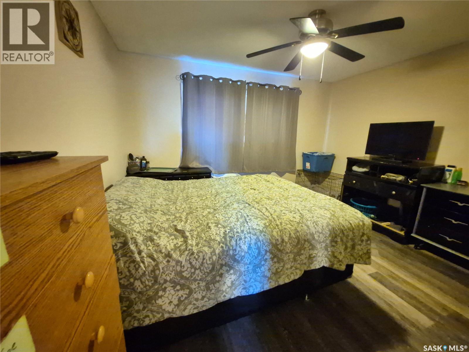 1118 Park Avenue, Weyburn, SK - Indoor Photo Showing Bedroom