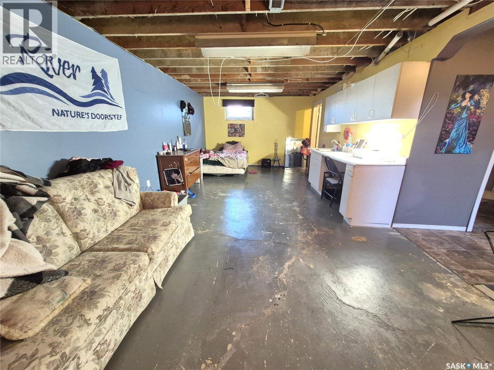 1118 Park Avenue, Weyburn, SK - Indoor Photo Showing Basement