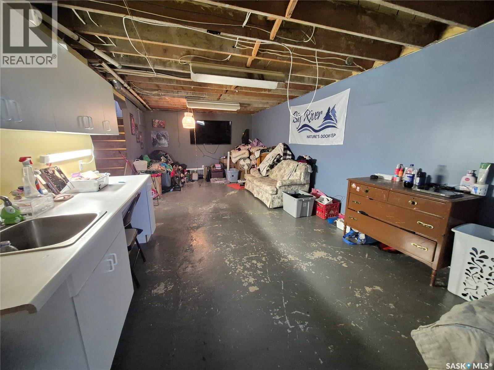1118 Park Avenue, Weyburn, SK - Indoor Photo Showing Basement