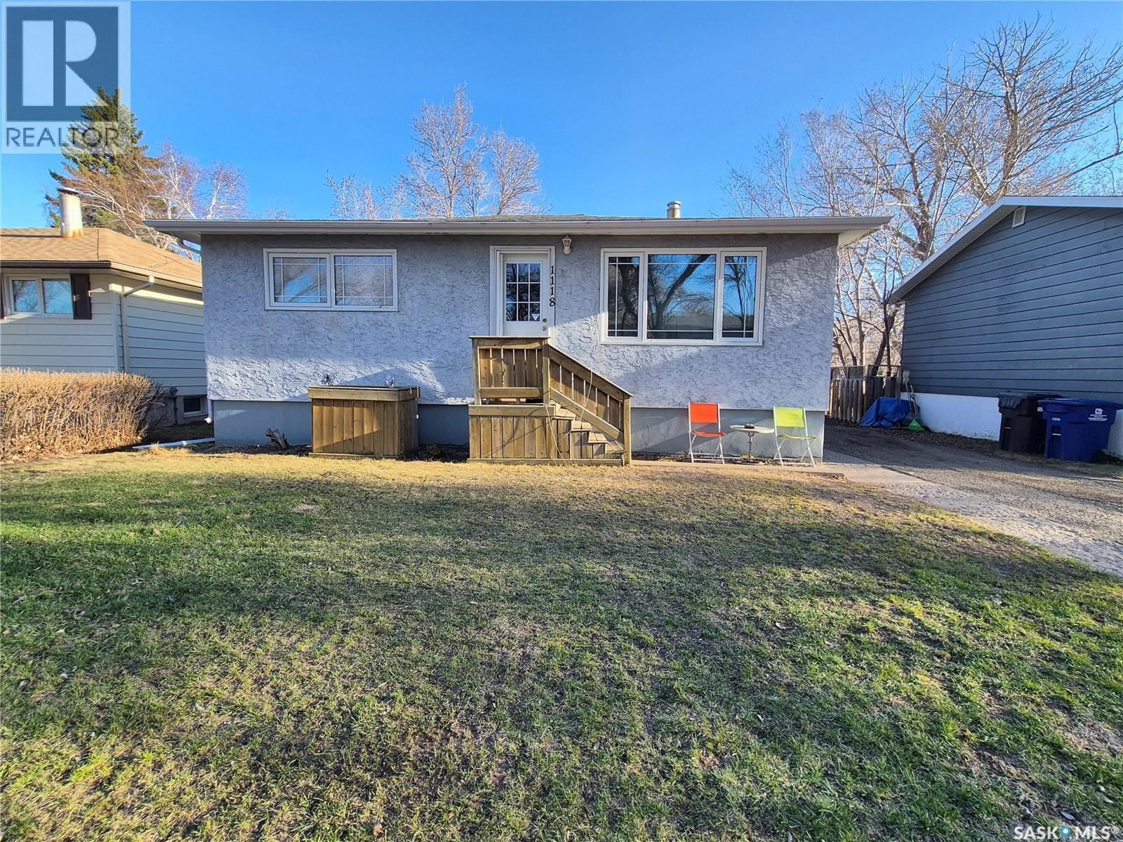 1118 Park Avenue, Weyburn, SK - Outdoor