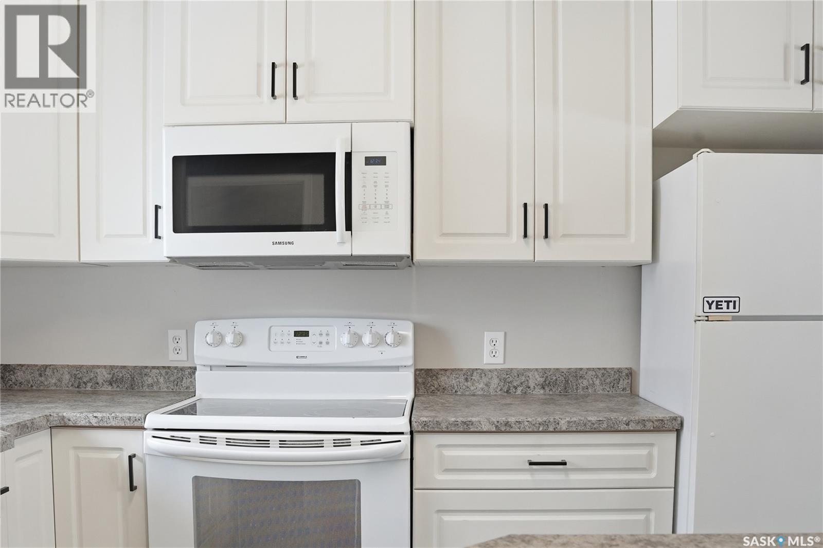 1604 Preston Avenue S, Saskatoon, SK - Indoor Photo Showing Kitchen