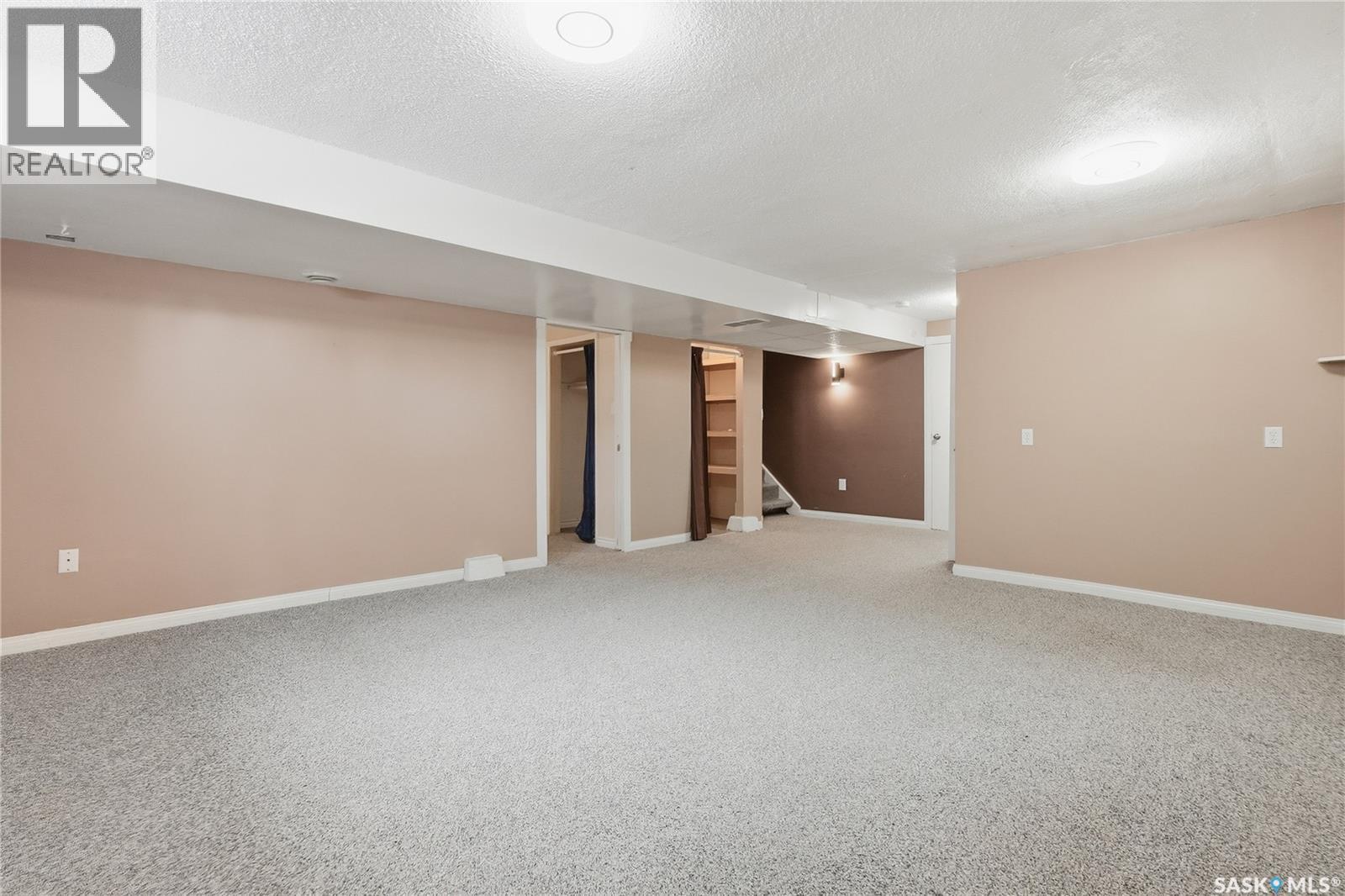 1604 Preston Avenue S, Saskatoon, SK - Indoor
