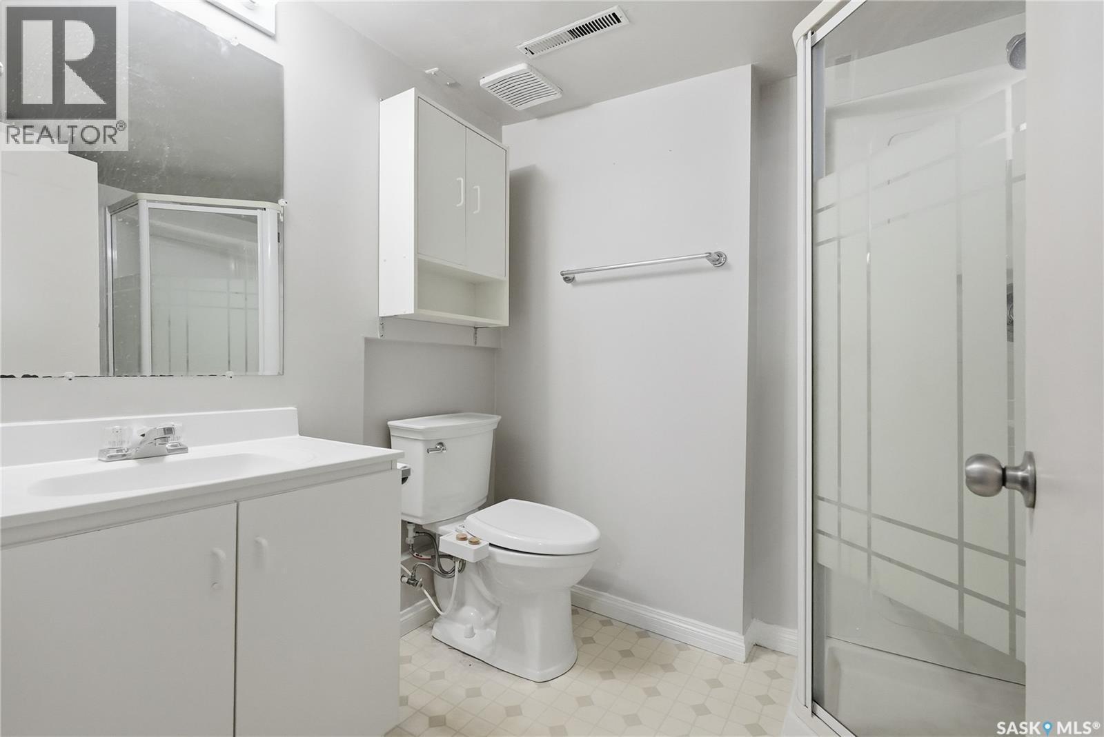 1604 Preston Avenue S, Saskatoon, SK - Indoor Photo Showing Bathroom