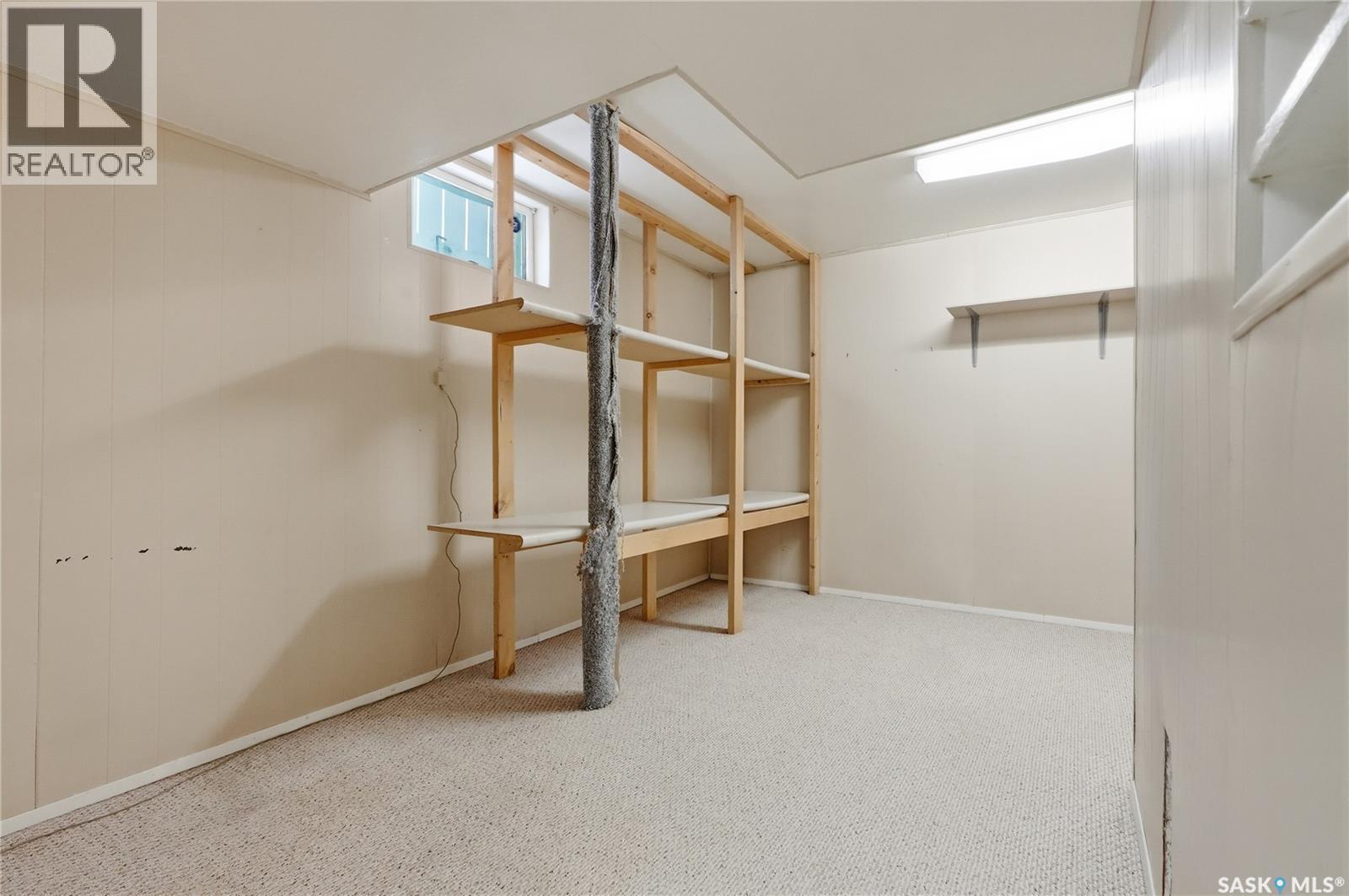 1604 Preston Avenue S, Saskatoon, SK - Indoor