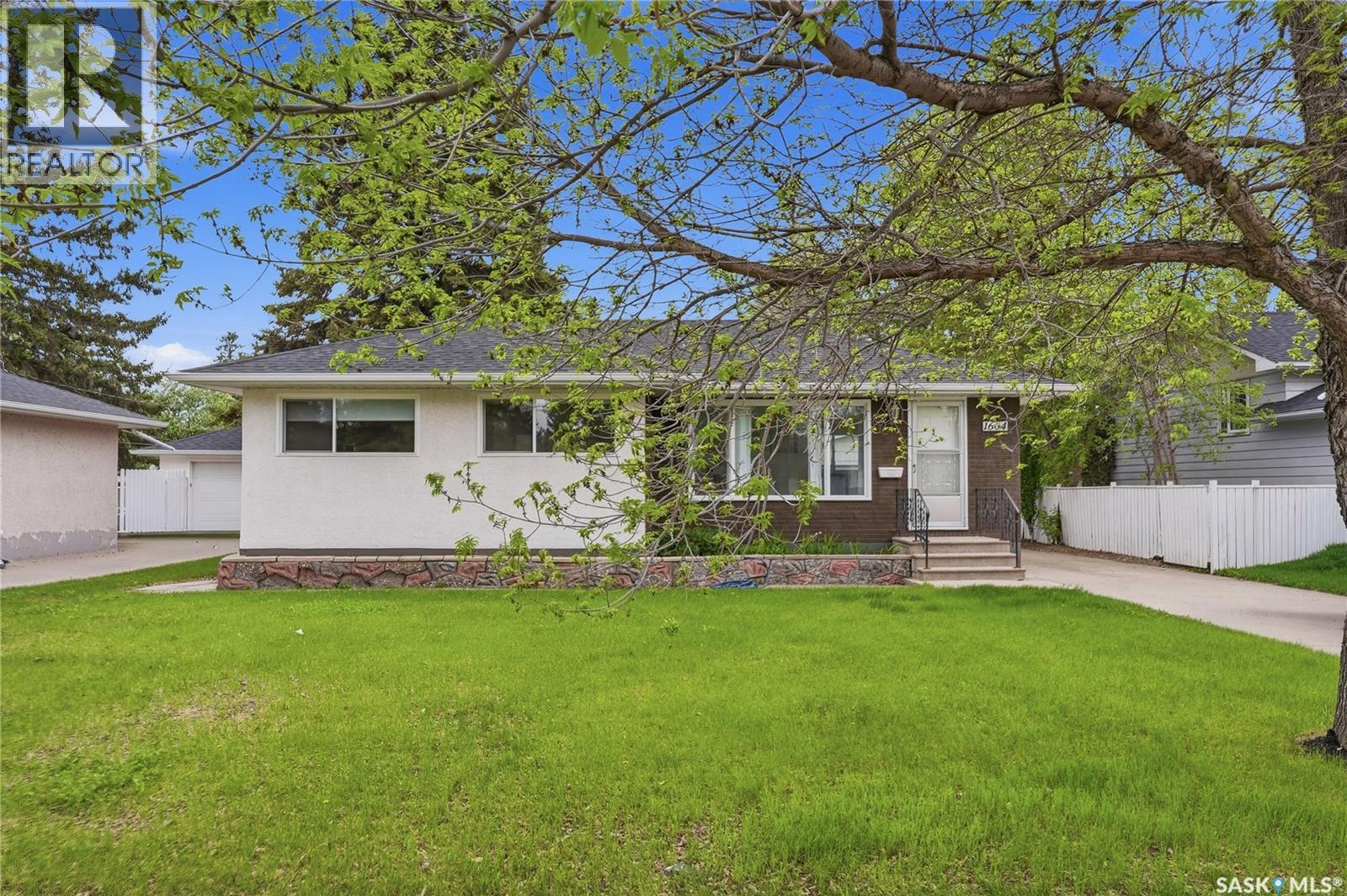 1604 Preston Avenue S, Saskatoon, SK - Outdoor