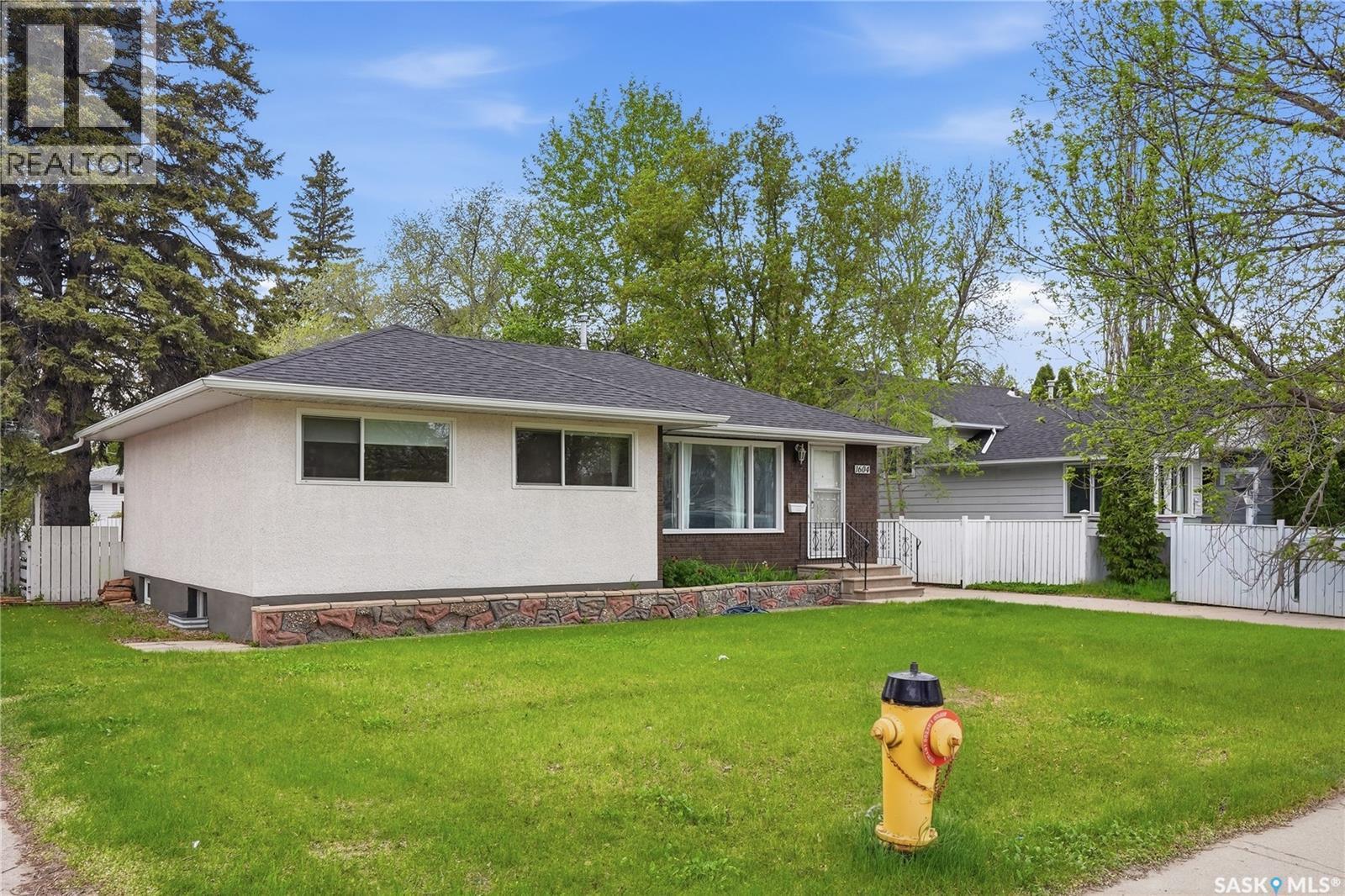 1604 Preston Avenue S, Saskatoon, SK - Outdoor