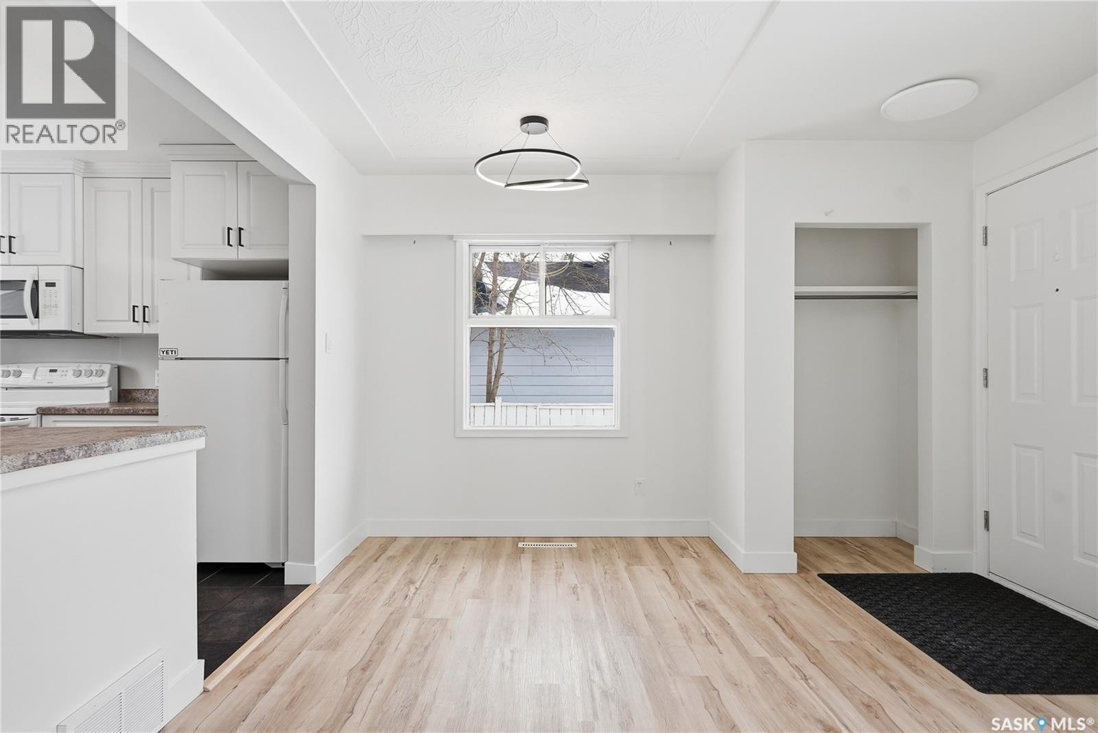 1604 Preston Avenue S, Saskatoon, SK - Indoor Photo Showing Kitchen