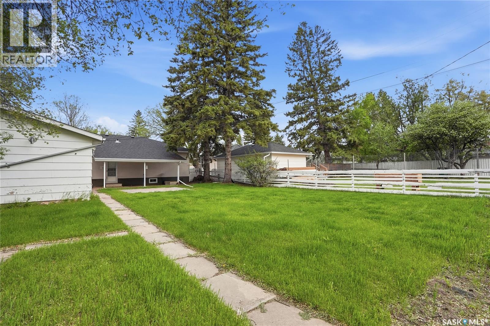 1604 Preston Avenue S, Saskatoon, SK - Outdoor