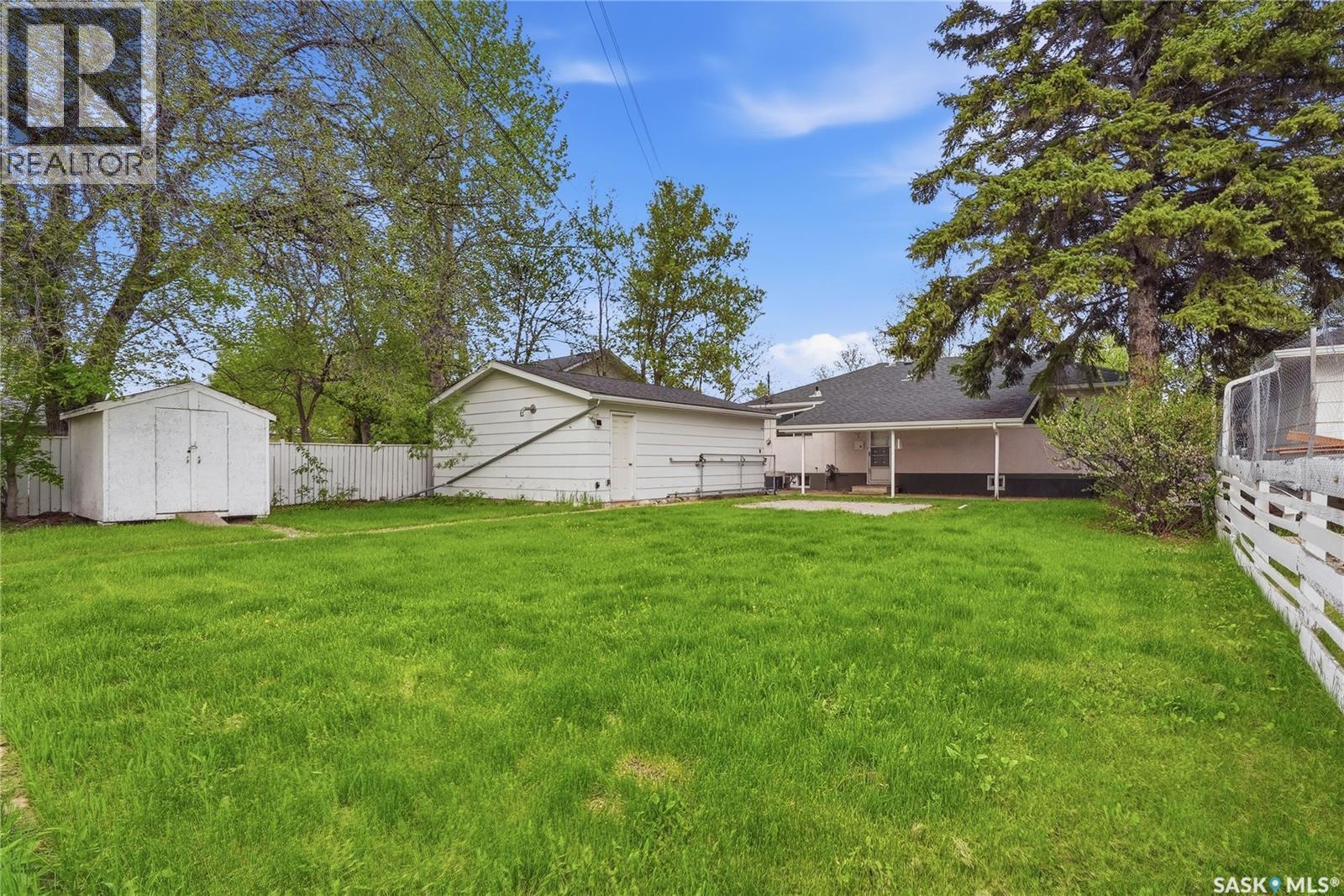 1604 Preston Avenue S, Saskatoon, SK - Outdoor