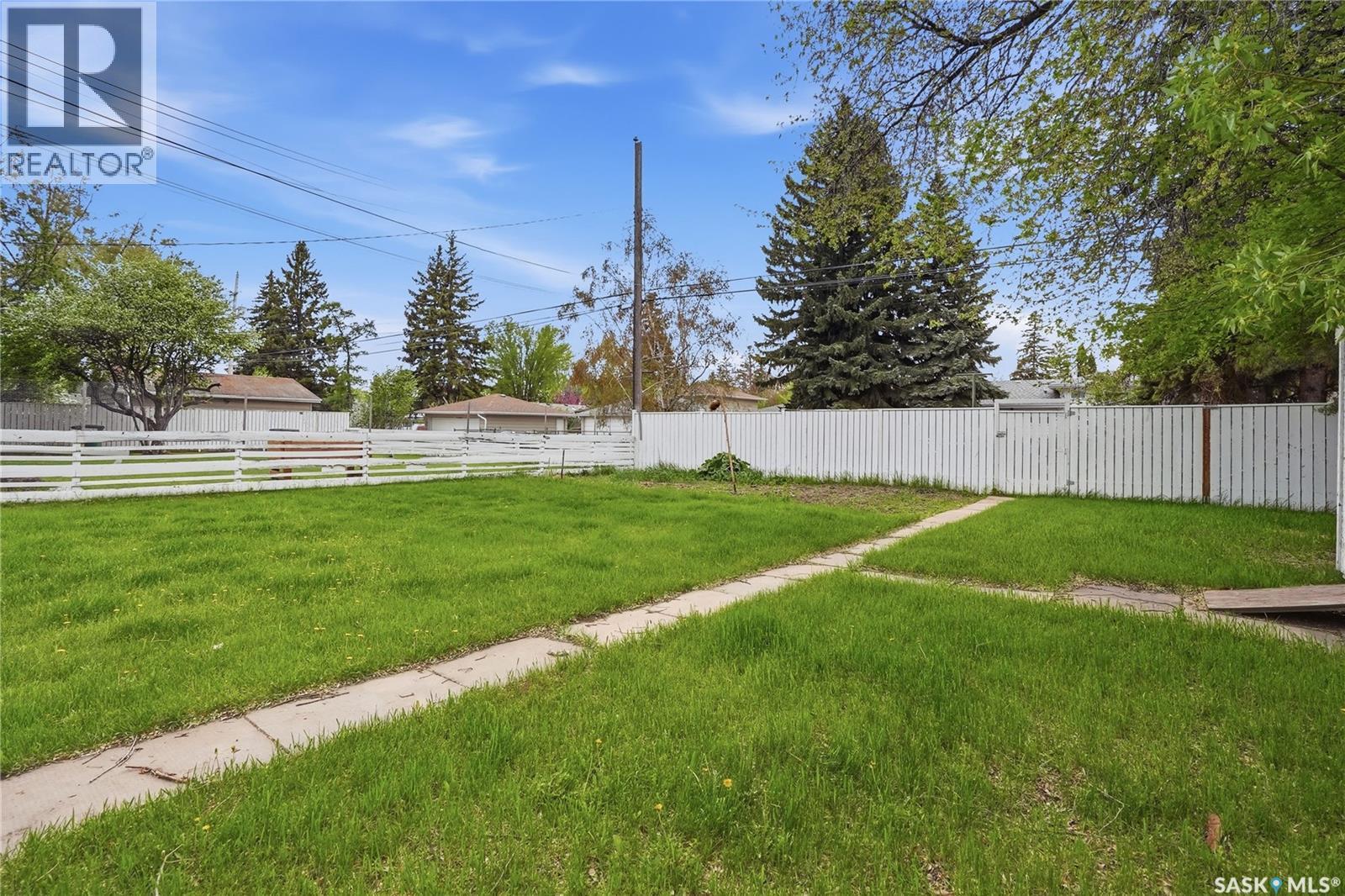 1604 Preston Avenue S, Saskatoon, SK - Outdoor