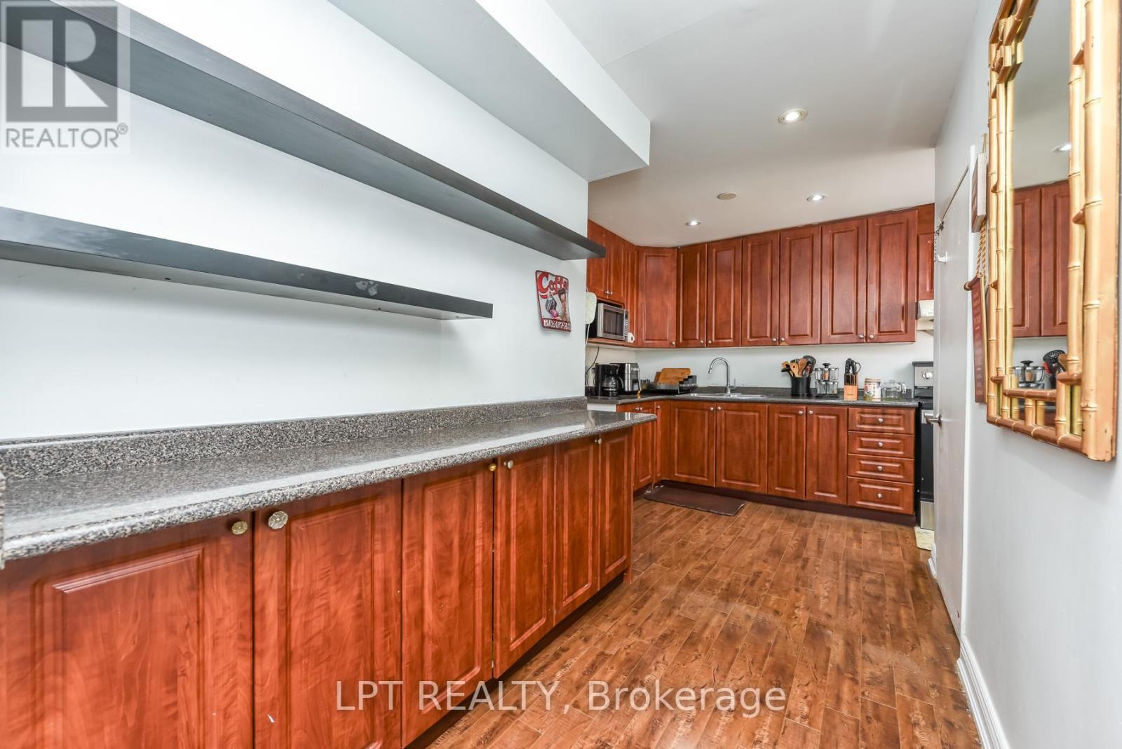 7101 Codlin Avenue, Mississauga, ON - Indoor Photo Showing Kitchen