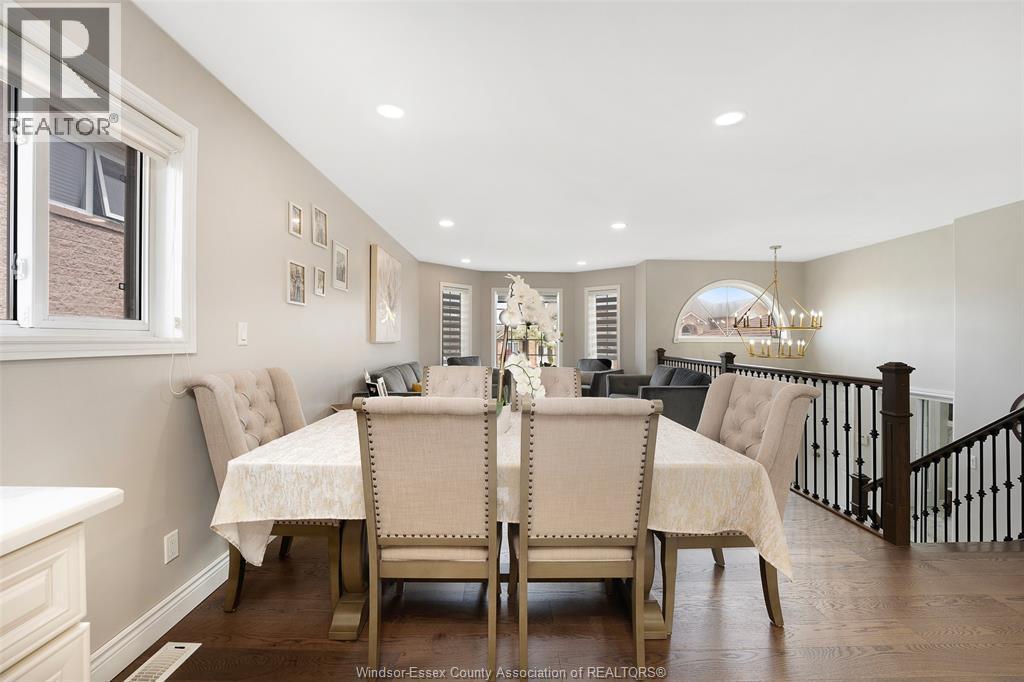 4205 Barton Crescent, Windsor, ON - Indoor Photo Showing Dining Room