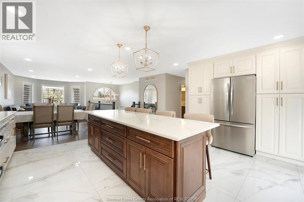 4205 Barton Crescent, Windsor, ON - Indoor Photo Showing Kitchen With Upgraded Kitchen