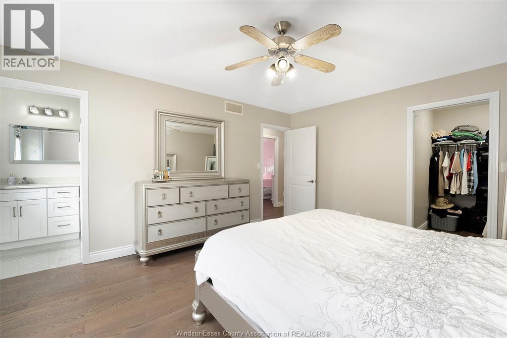 4205 Barton Crescent, Windsor, ON - Indoor Photo Showing Bedroom