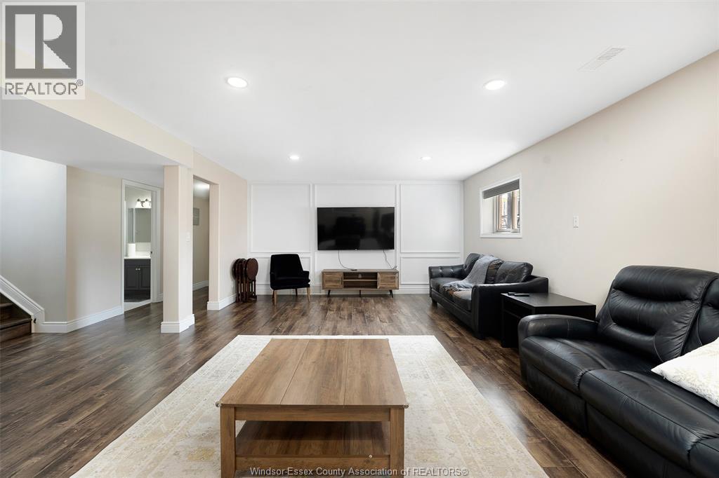 4205 Barton Crescent, Windsor, ON - Indoor Photo Showing Living Room