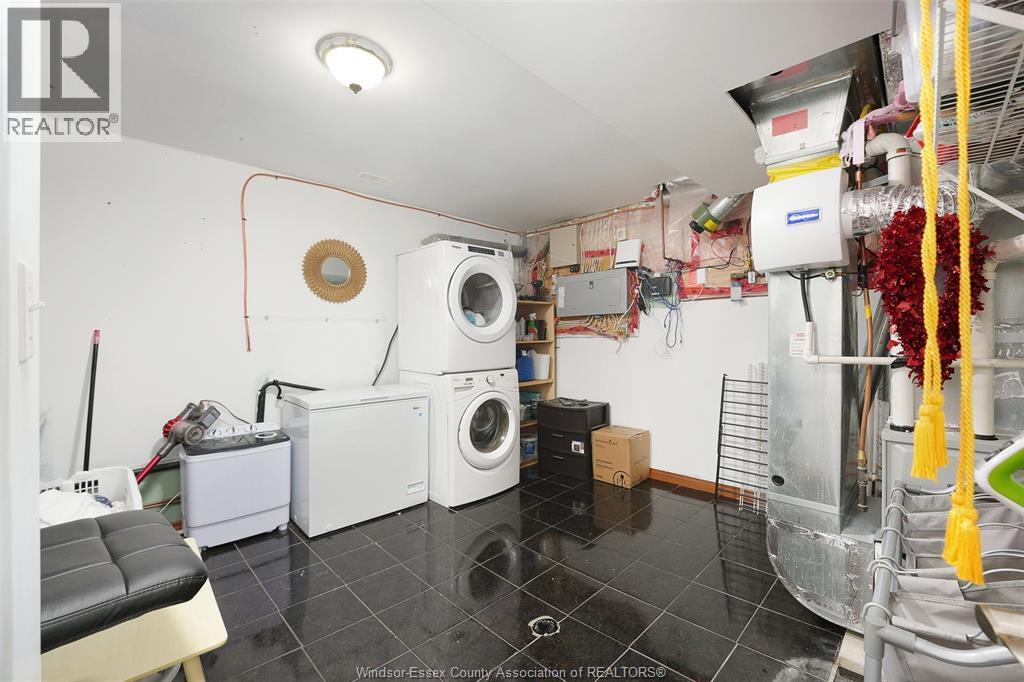 4205 Barton Crescent, Windsor, ON - Indoor Photo Showing Laundry Room