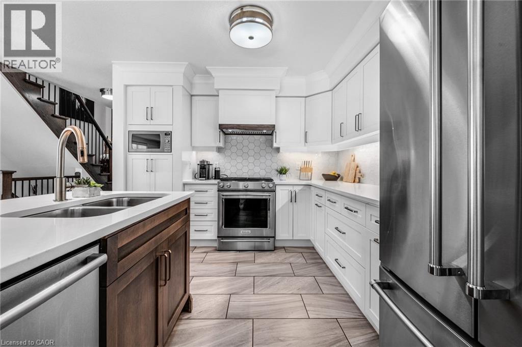 635 Saginaw Parkway Unit# 47, Cambridge, ON - Indoor Photo Showing Kitchen With Double Sink With Upgraded Kitchen