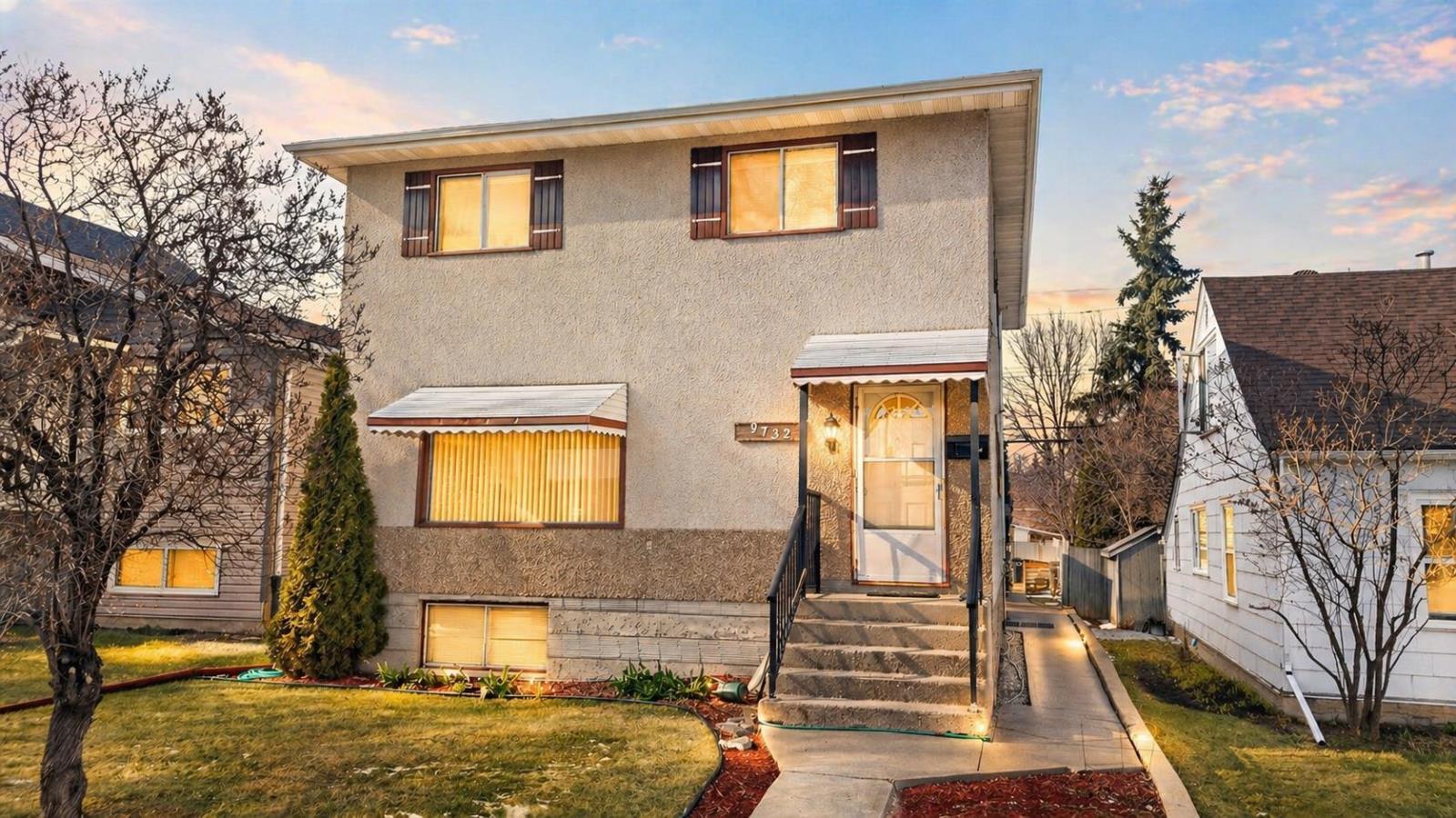 9732 75 Ave Nw, Edmonton, AB - Outdoor