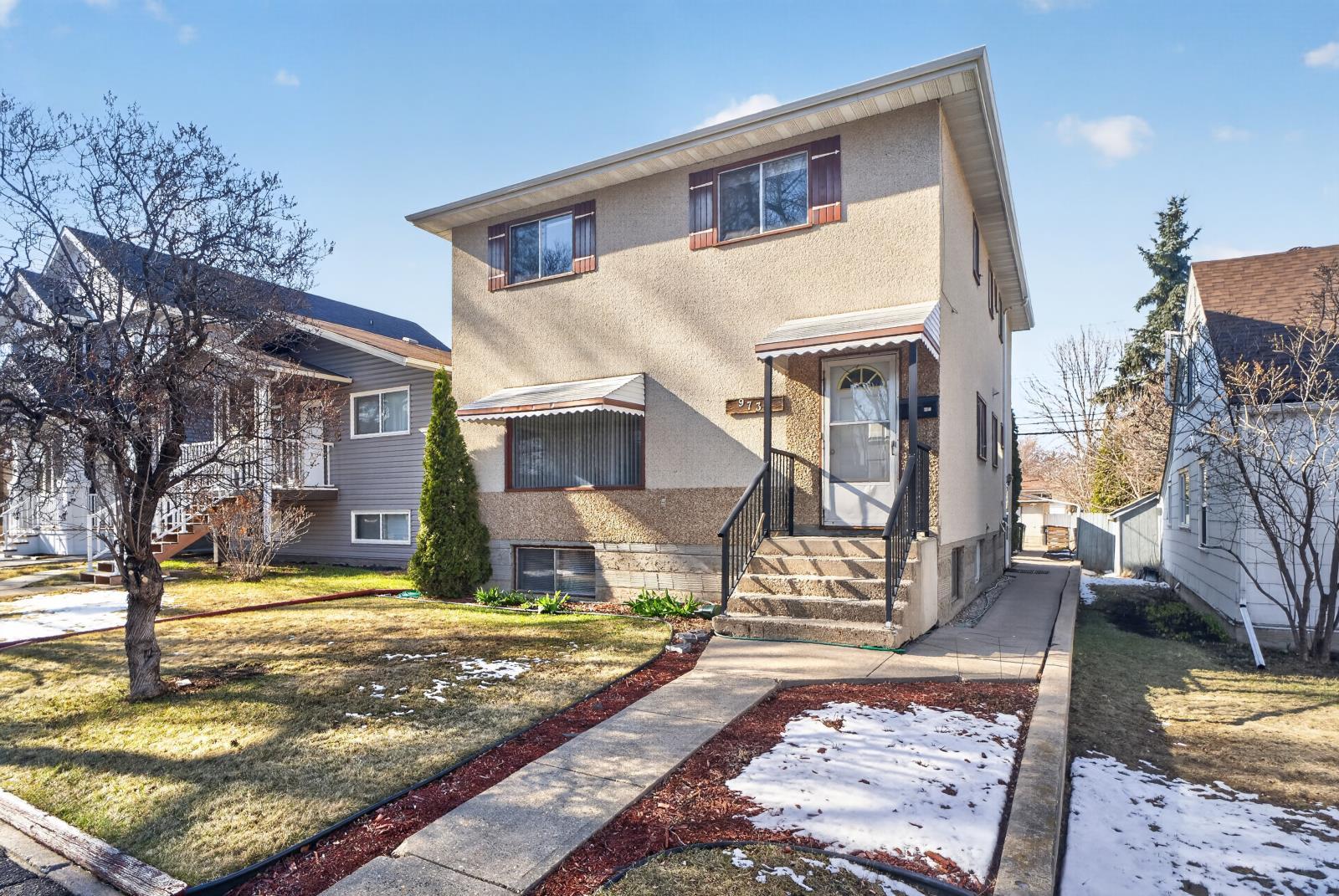 9732 75 Ave Nw, Edmonton, AB - Outdoor