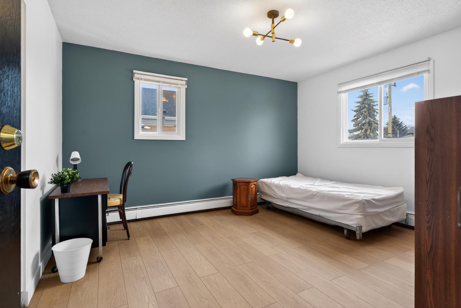 9732 75 Ave Nw, Edmonton, AB - Indoor Photo Showing Bedroom
