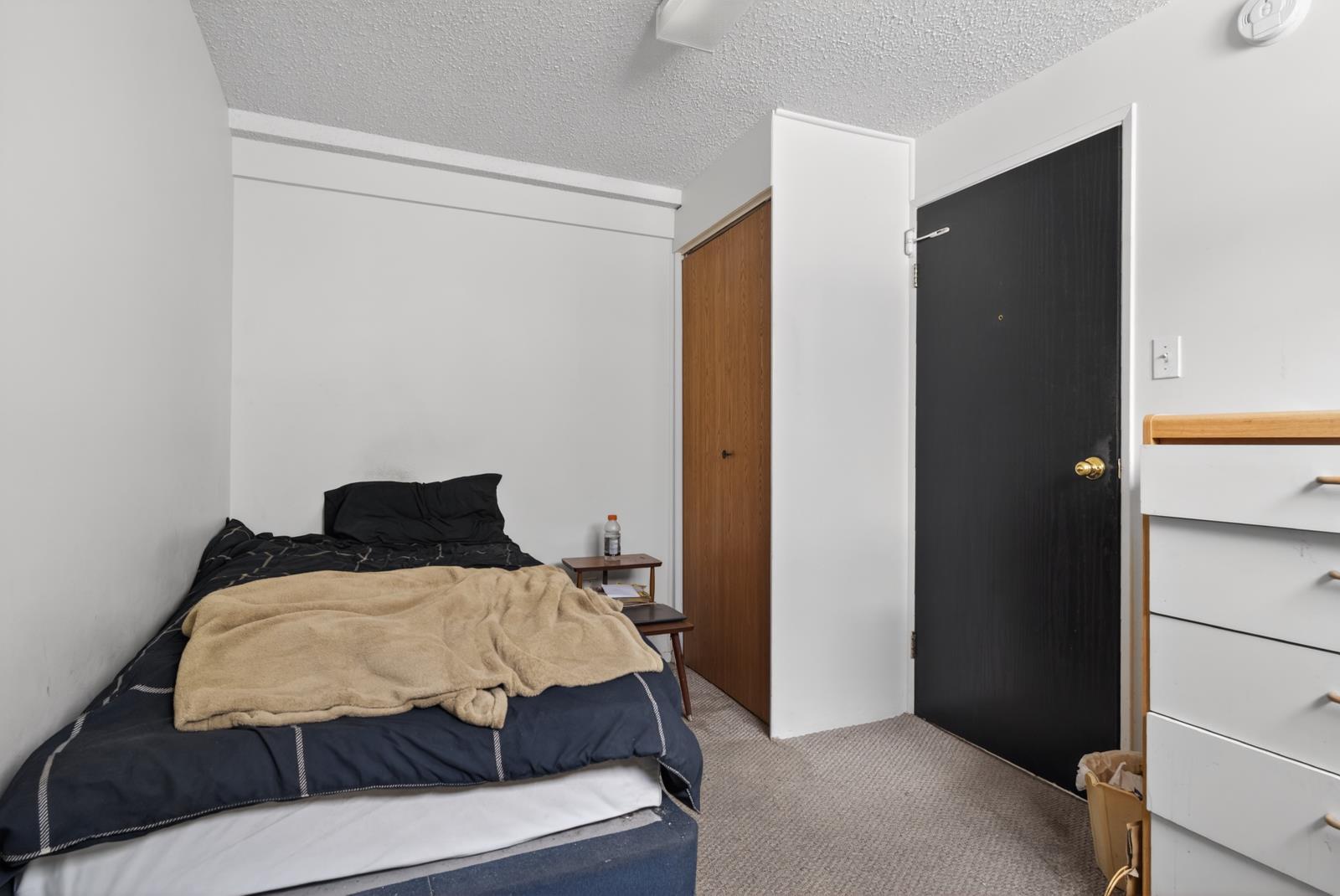 9732 75 Ave Nw, Edmonton, AB - Indoor Photo Showing Bedroom