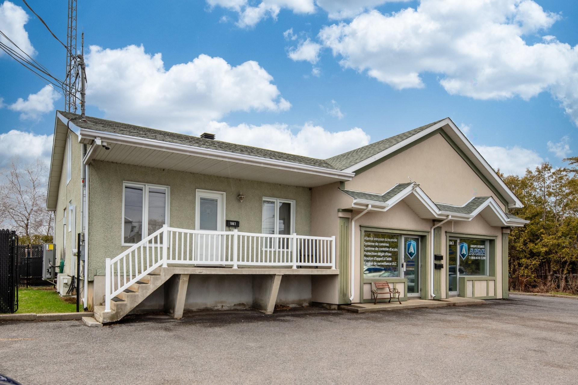 Front of Structure - 1063 Boul. D'Iberville, Saint-Jean-Sur-Richelieu, QC - Outdoor With Deck Patio Veranda