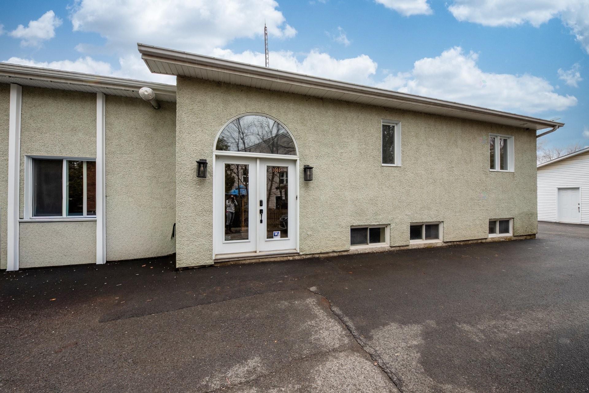 Back of Structure - 1063 Boul. D'Iberville, Saint-Jean-Sur-Richelieu, QC - Outdoor