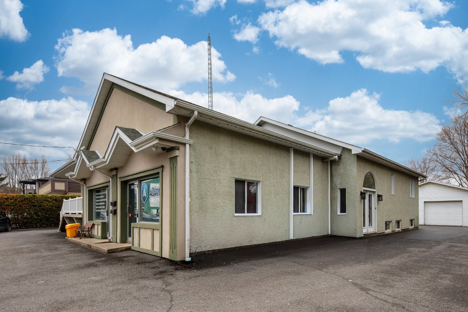 Front of Structure - 1063 Boul. D'Iberville, Saint-Jean-Sur-Richelieu, QC - Outdoor