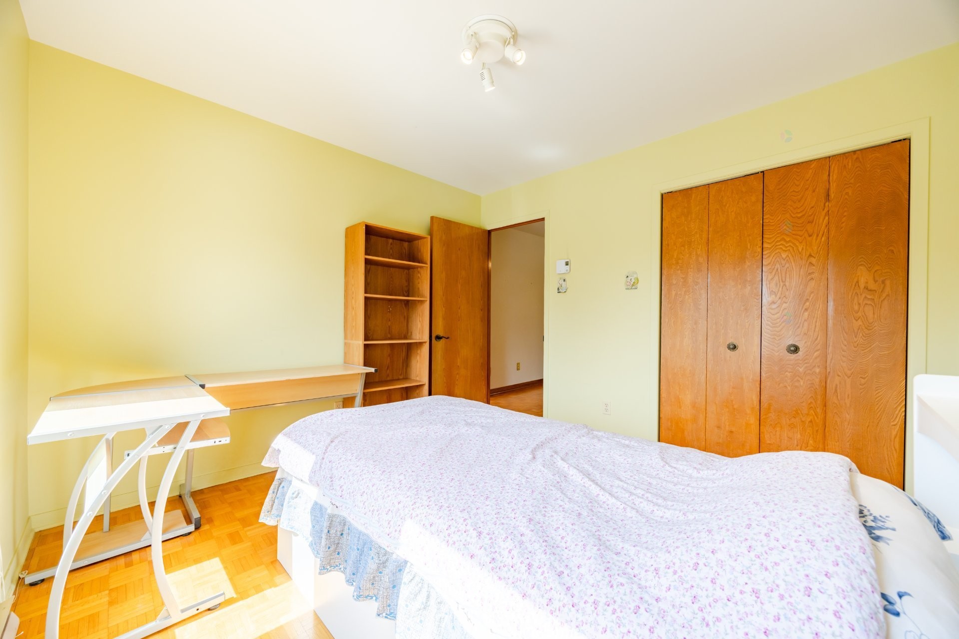 Chambre à coucher - 5698 Rue Hector-Desloges, Montréal (Rosemont/La Petite-Patrie), QC - Indoor Photo Showing Bedroom