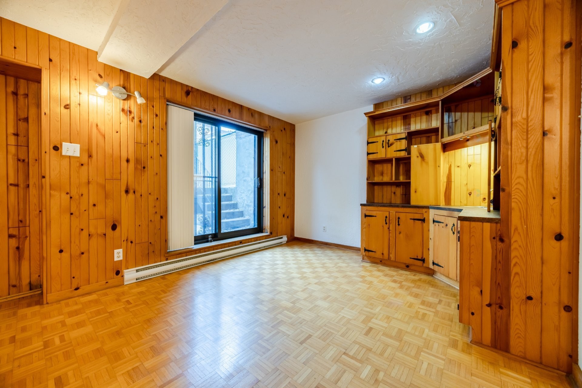 Salle familiale - 5698 Rue Hector-Desloges, Montréal (Rosemont/La Petite-Patrie), QC - Indoor Photo Showing Other Room