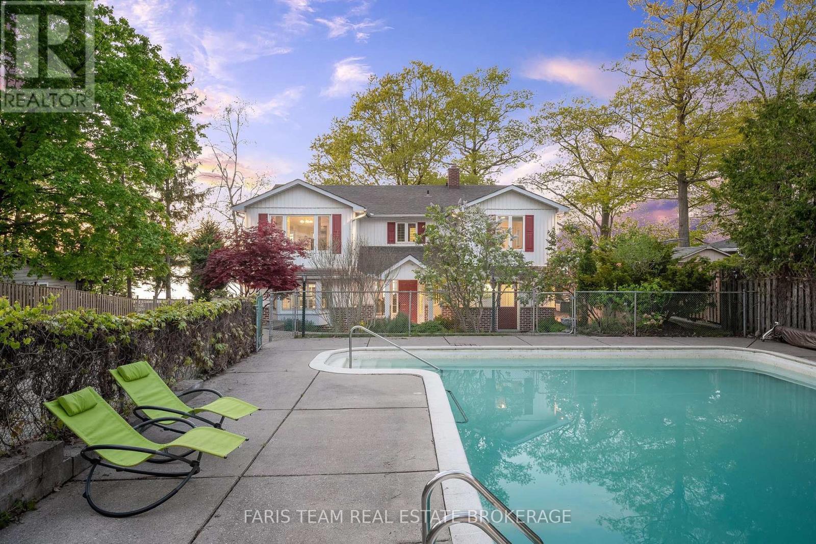 10 White Oaks Road, Barrie, ON - Outdoor With In Ground Pool