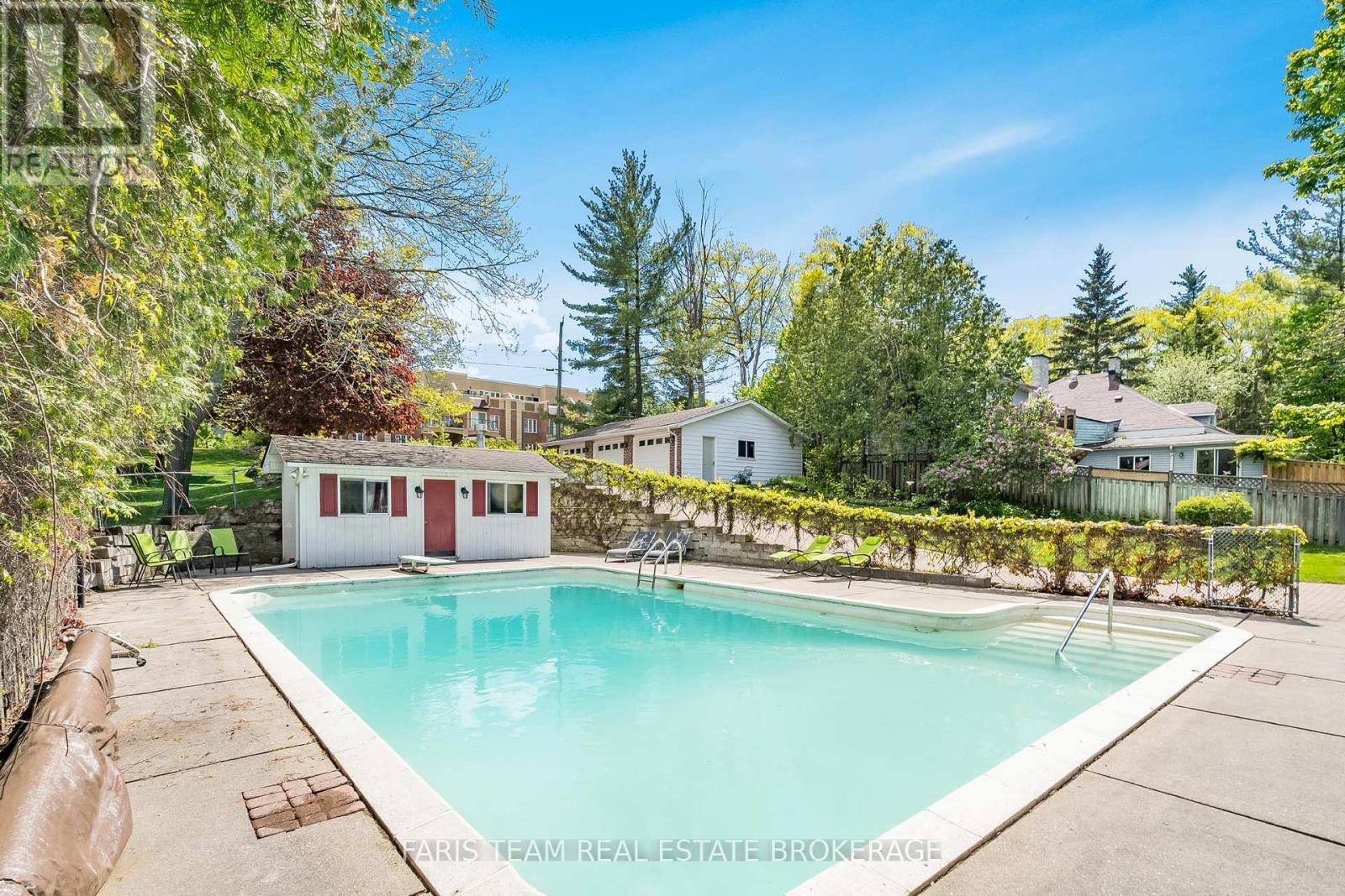 10 White Oaks Road, Barrie, ON - Outdoor With In Ground Pool With Backyard