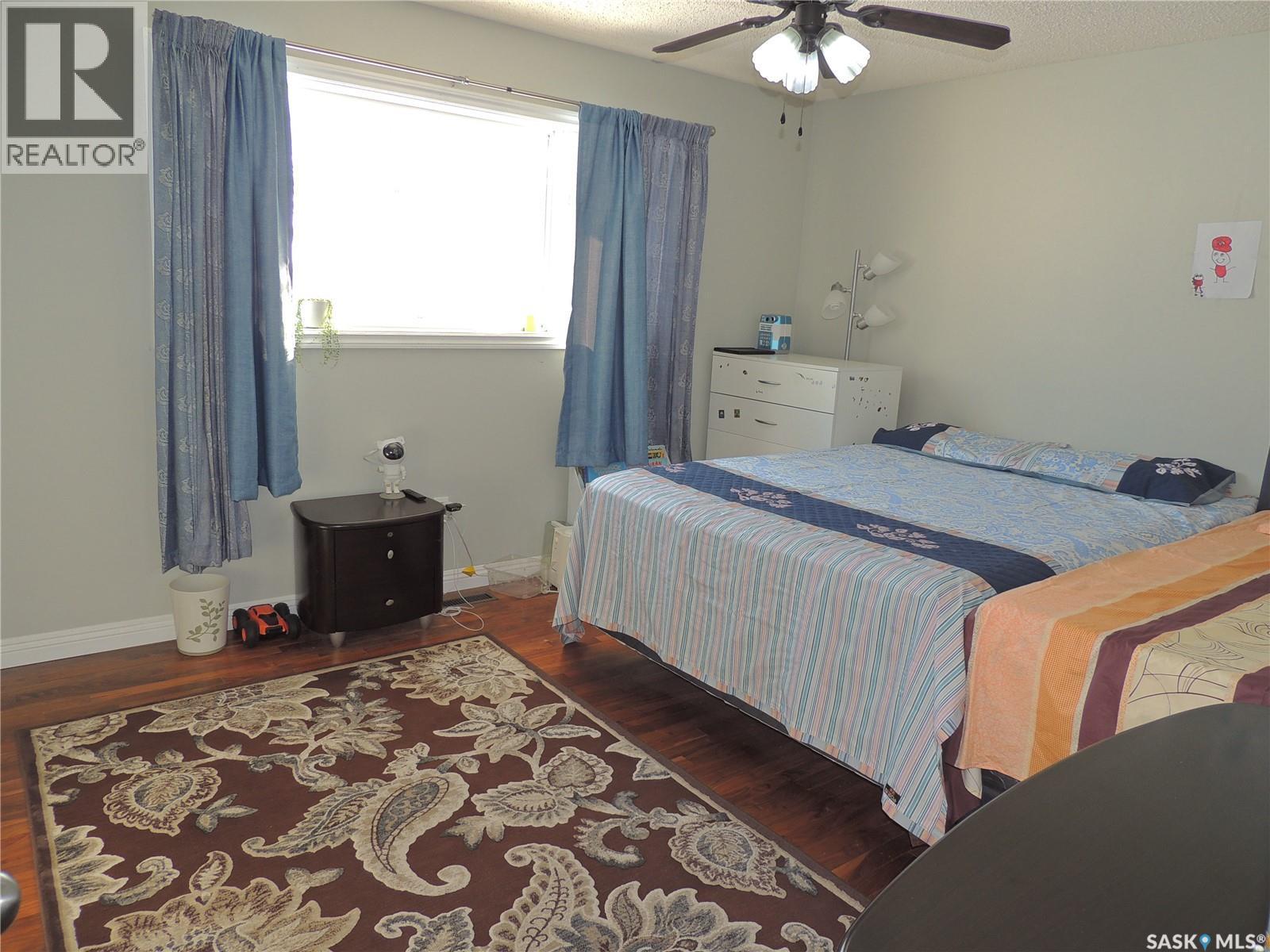 421 Maple Bay, Estevan, SK - Indoor Photo Showing Bedroom