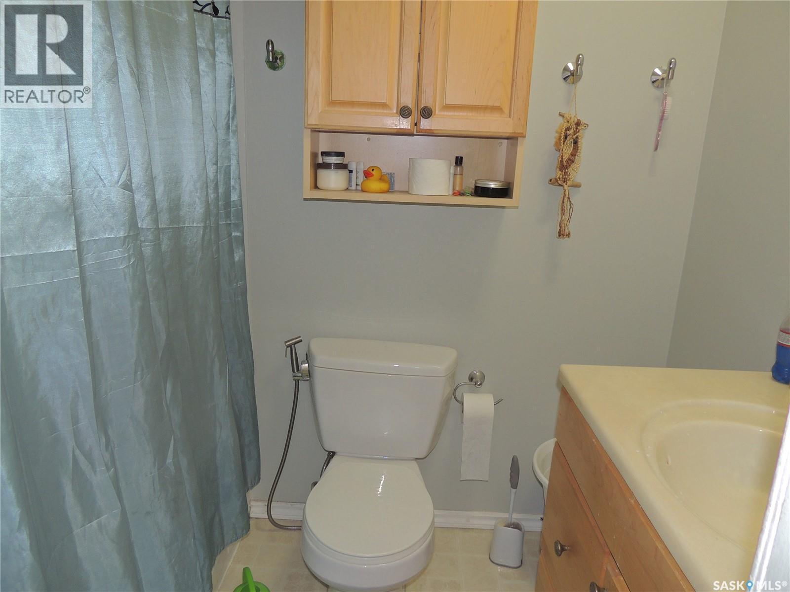 421 Maple Bay, Estevan, SK - Indoor Photo Showing Bathroom