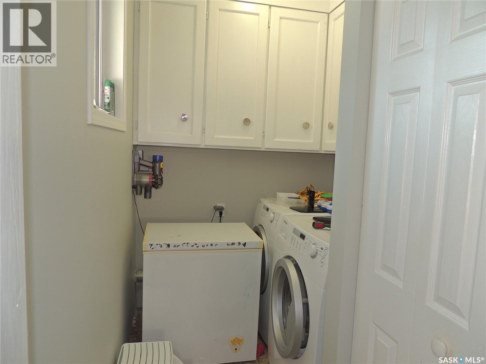 421 Maple Bay, Estevan, SK - Indoor Photo Showing Laundry Room