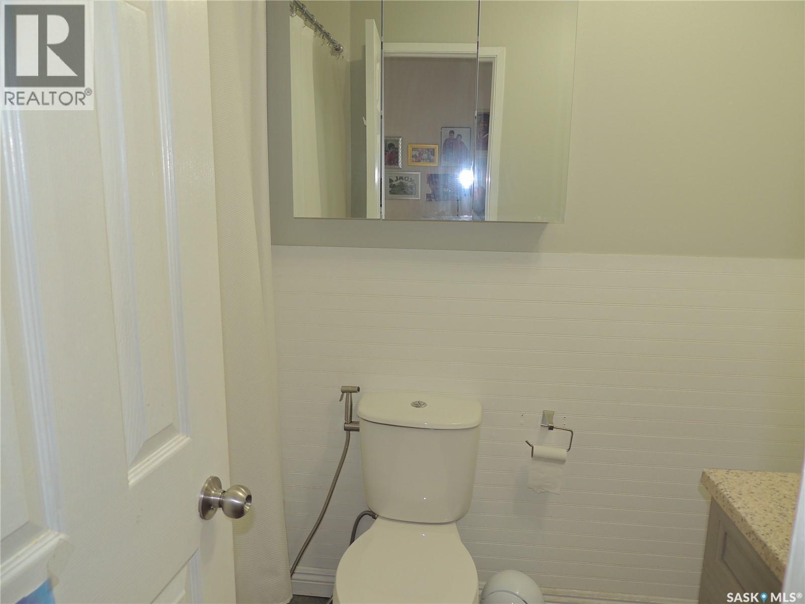 421 Maple Bay, Estevan, SK - Indoor Photo Showing Bathroom