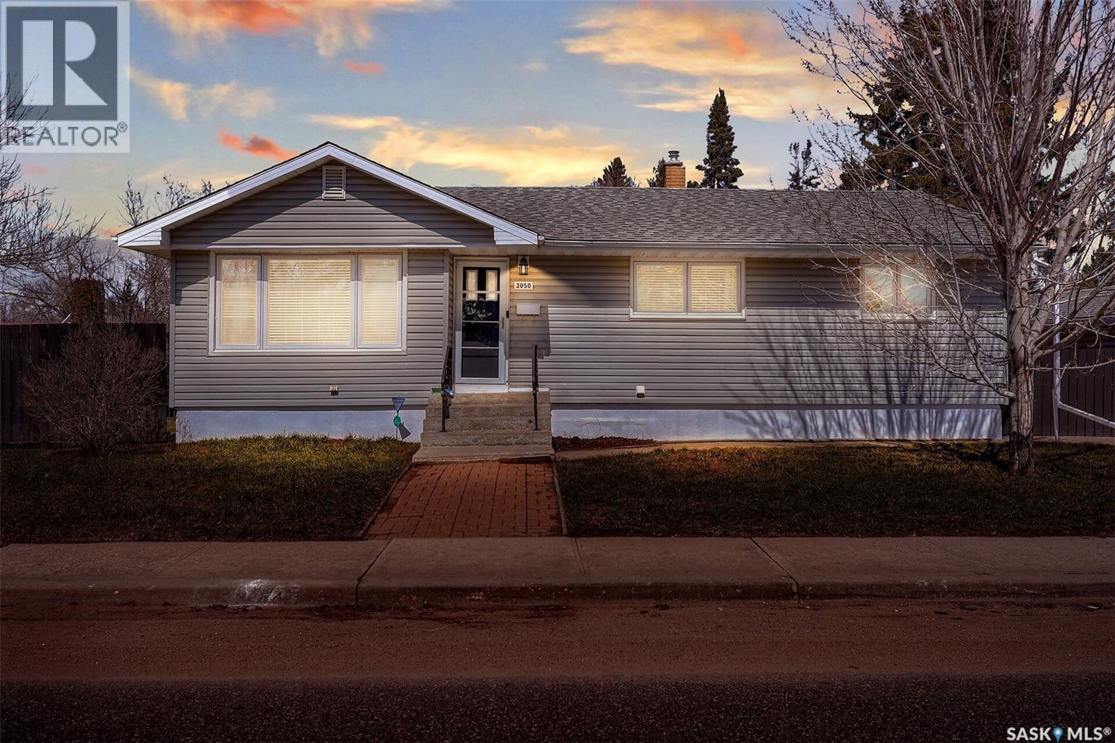 2050 Jubilee Avenue, Regina, SK - Outdoor