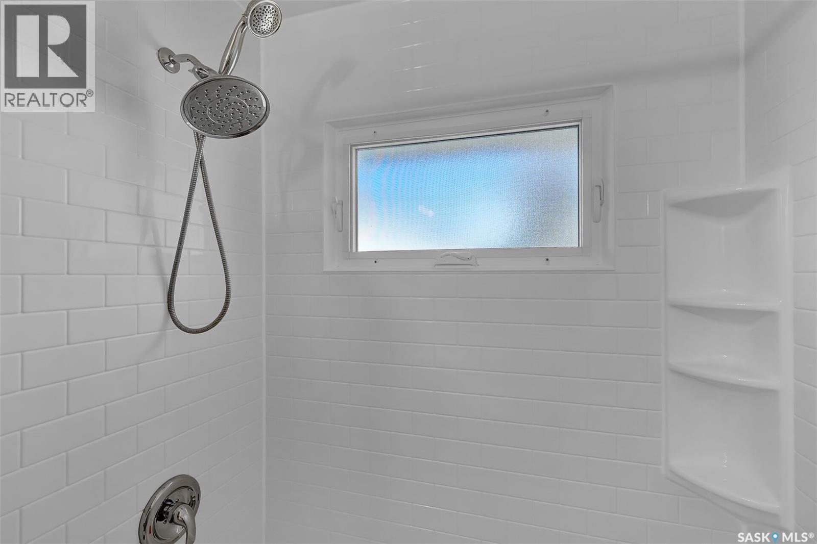 2050 Jubilee Avenue, Regina, SK - Indoor Photo Showing Bathroom