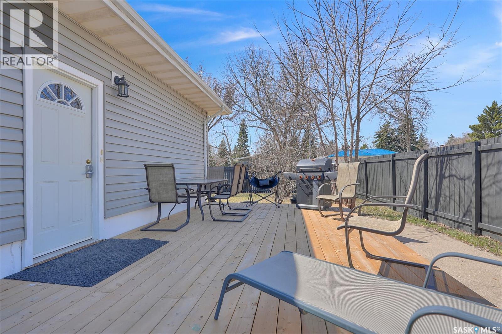2050 Jubilee Avenue, Regina, SK - Outdoor