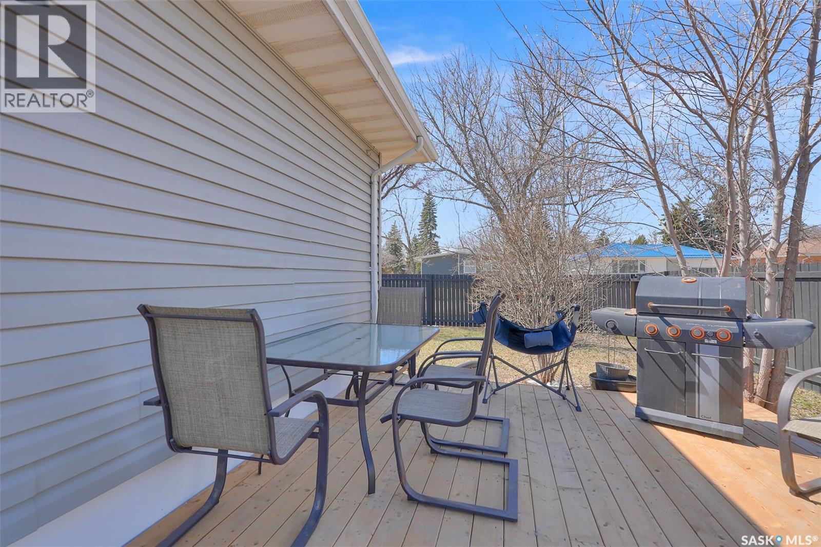 2050 Jubilee Avenue, Regina, SK - Outdoor With Deck Patio Veranda With Exterior