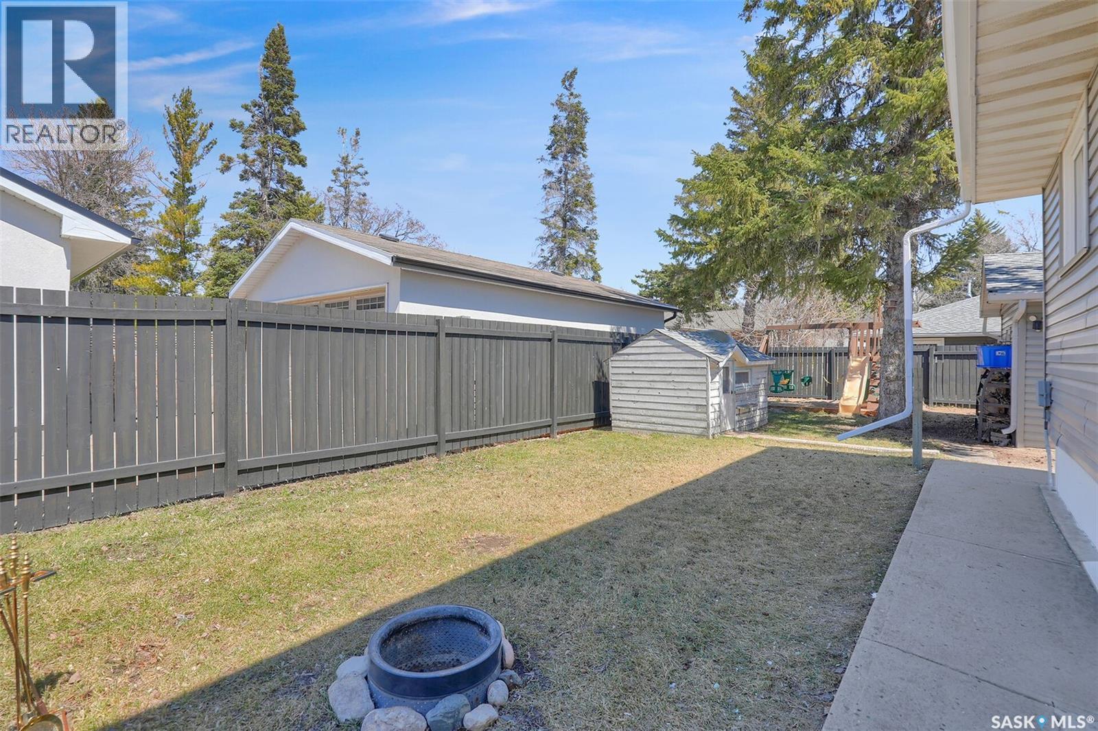 2050 Jubilee Avenue, Regina, SK - Outdoor