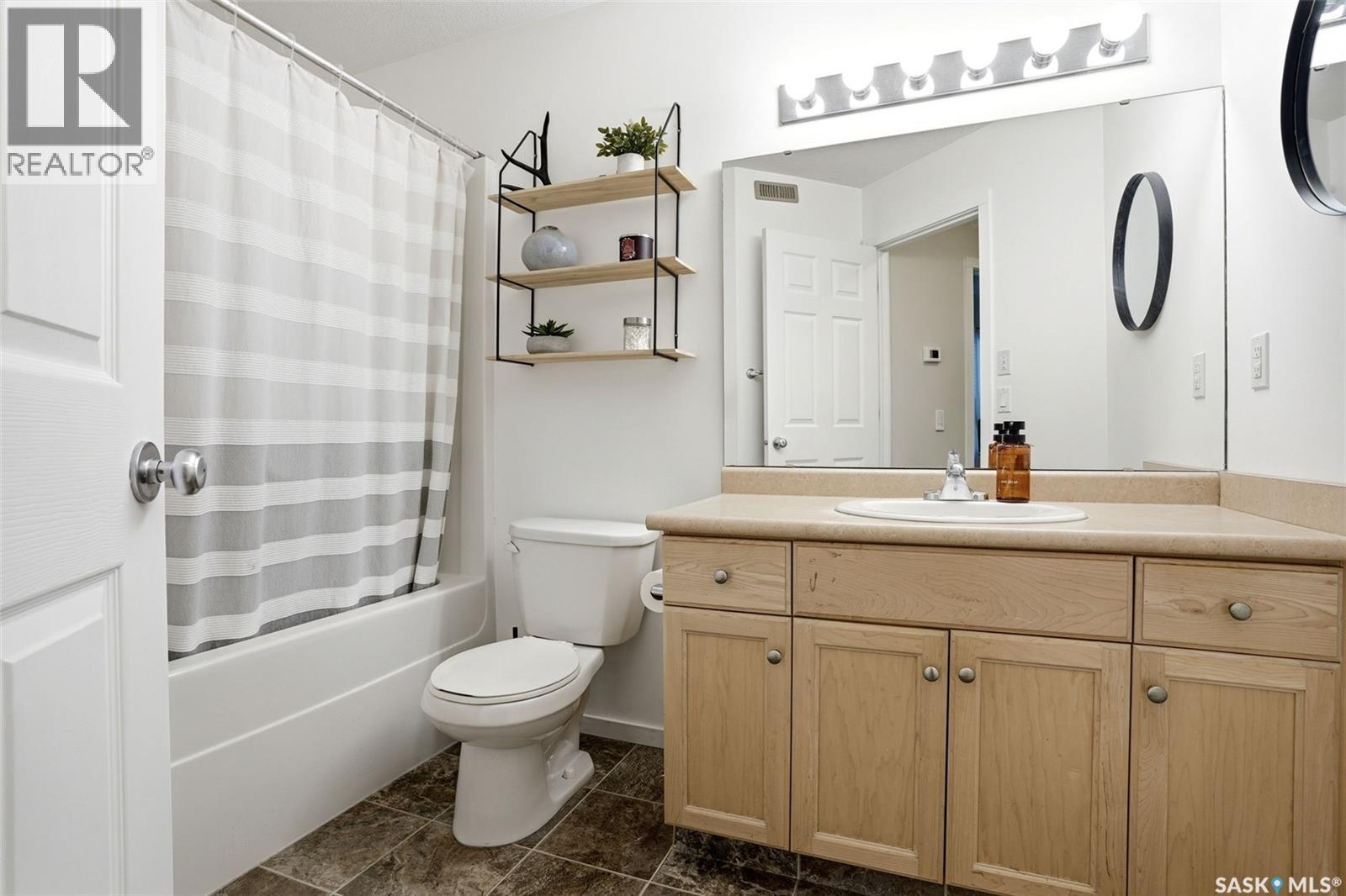 34 4425 Nicurity Drive, Regina, SK - Indoor Photo Showing Bathroom