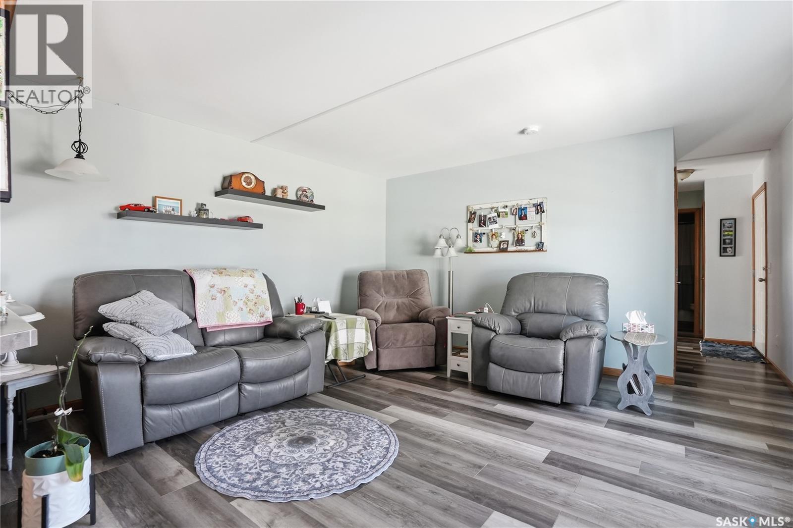 14 401 Railway Avenue E, Vanscoy, SK