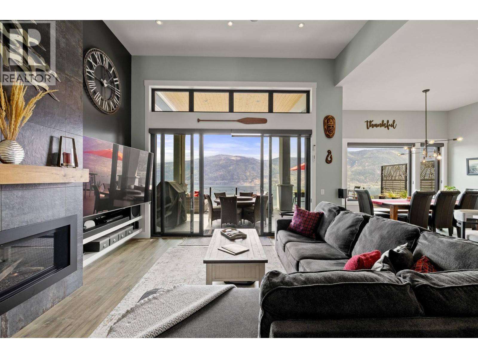 3663 Mckinley Beach Drive, Kelowna, BC - Indoor Photo Showing Living Room With Fireplace