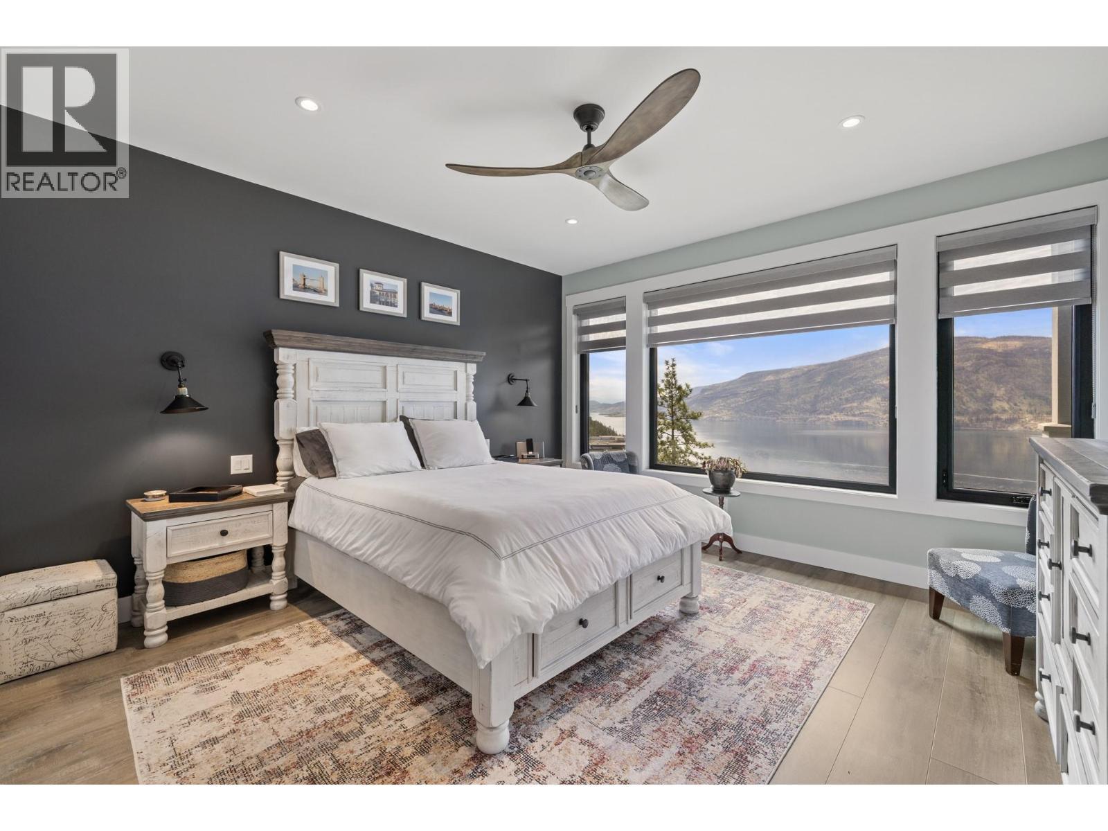 3663 Mckinley Beach Drive, Kelowna, BC - Indoor Photo Showing Bedroom