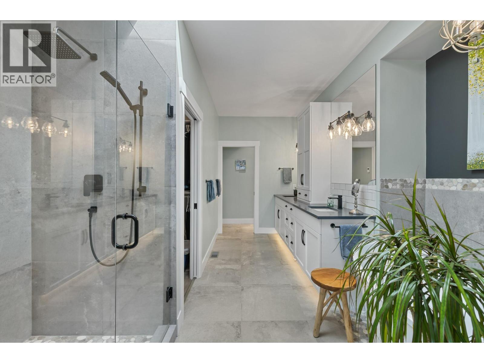 3663 Mckinley Beach Drive, Kelowna, BC - Indoor Photo Showing Bathroom