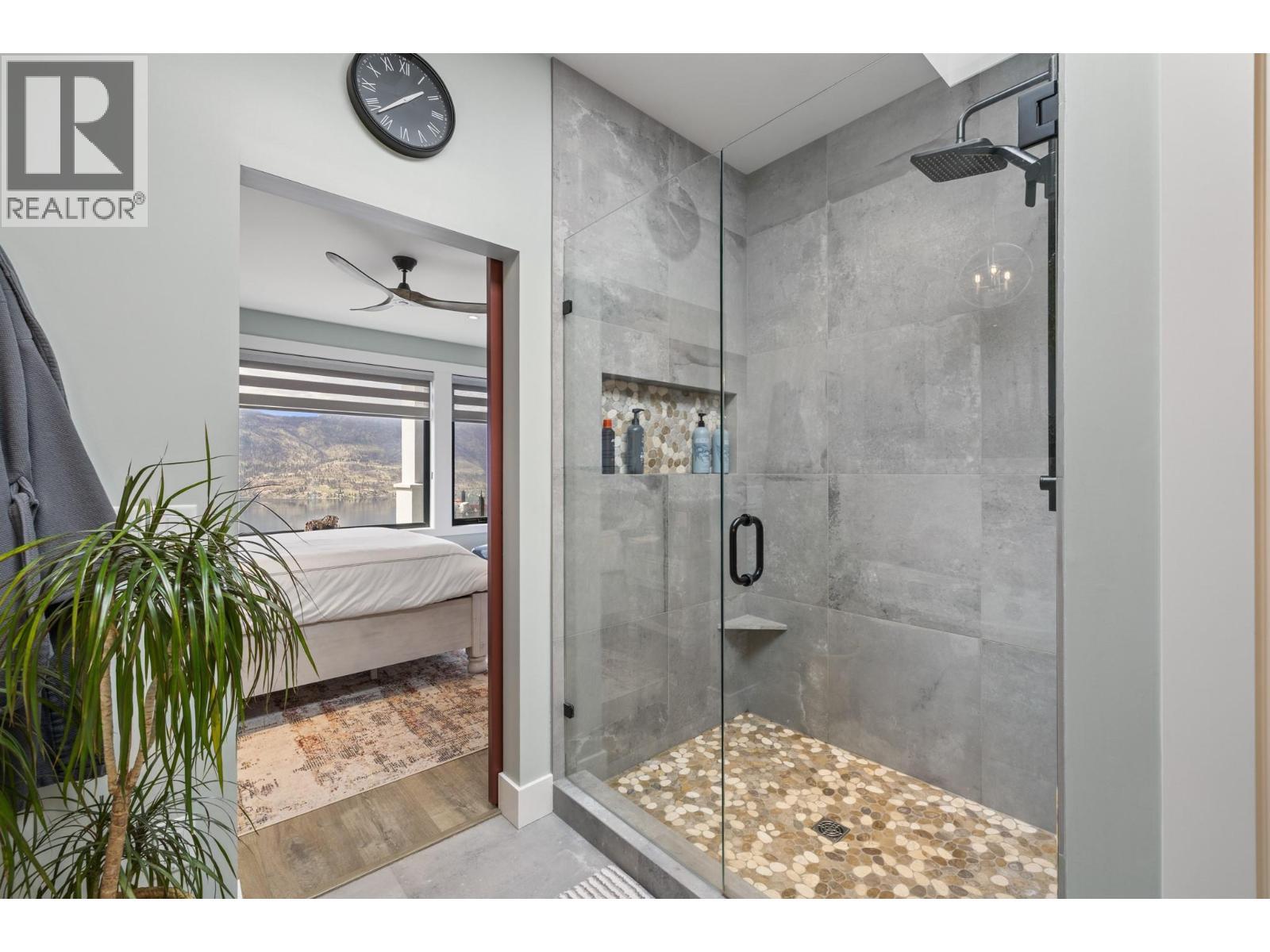 3663 Mckinley Beach Drive, Kelowna, BC - Indoor Photo Showing Bathroom