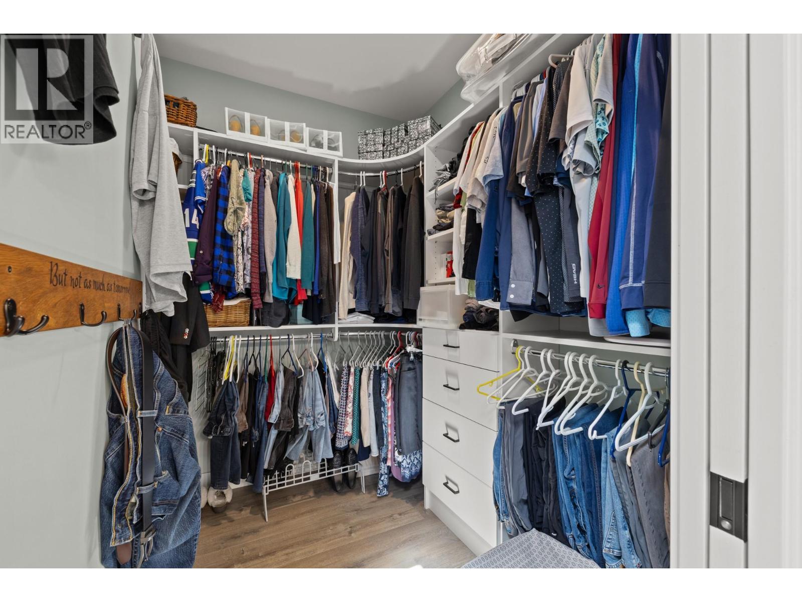 3663 Mckinley Beach Drive, Kelowna, BC - Indoor With Storage