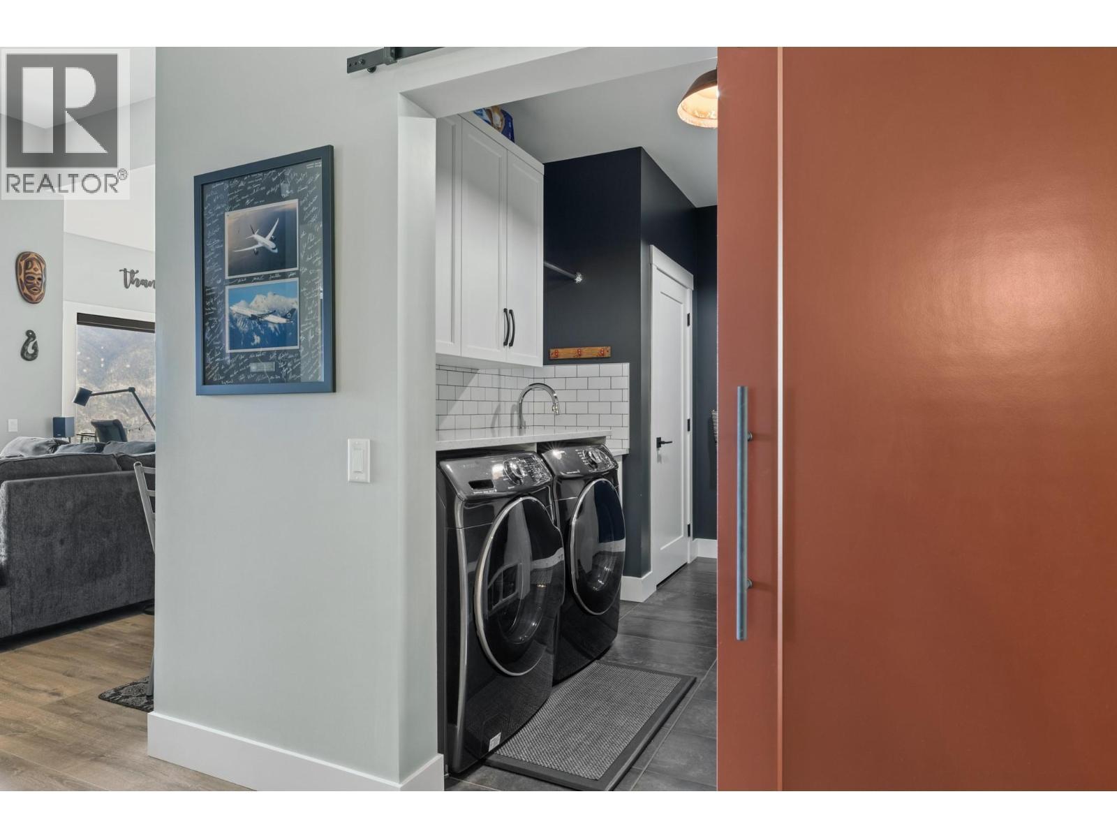 3663 Mckinley Beach Drive, Kelowna, BC - Indoor Photo Showing Laundry Room
